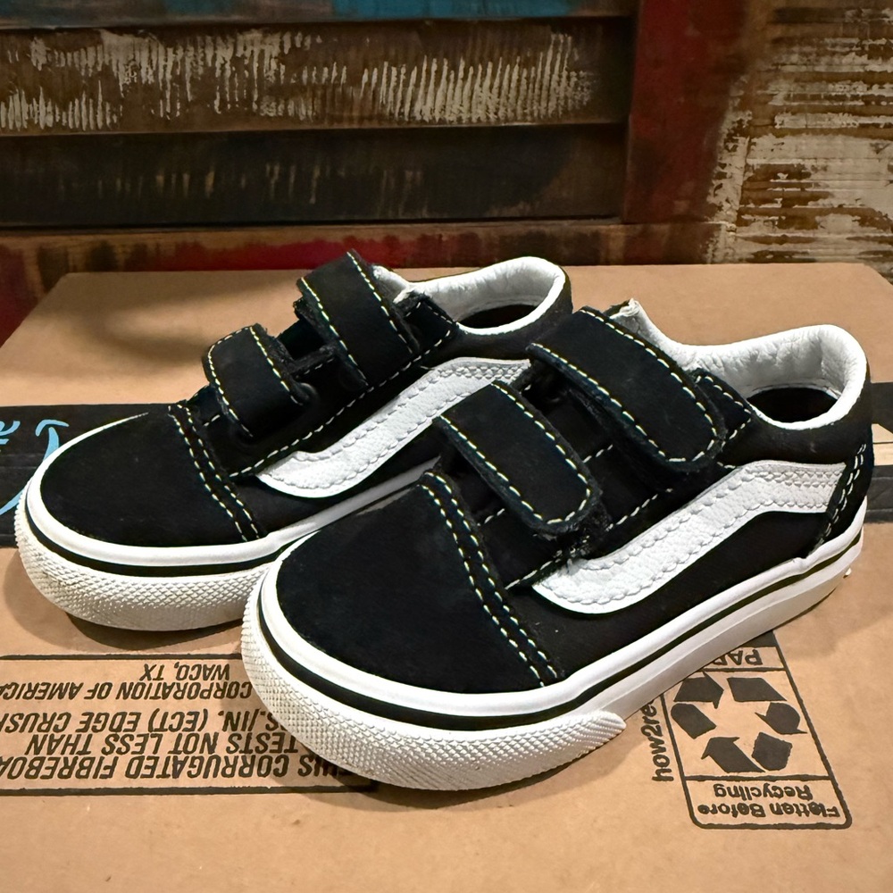 Vans Old Skool V Skate Shoe black